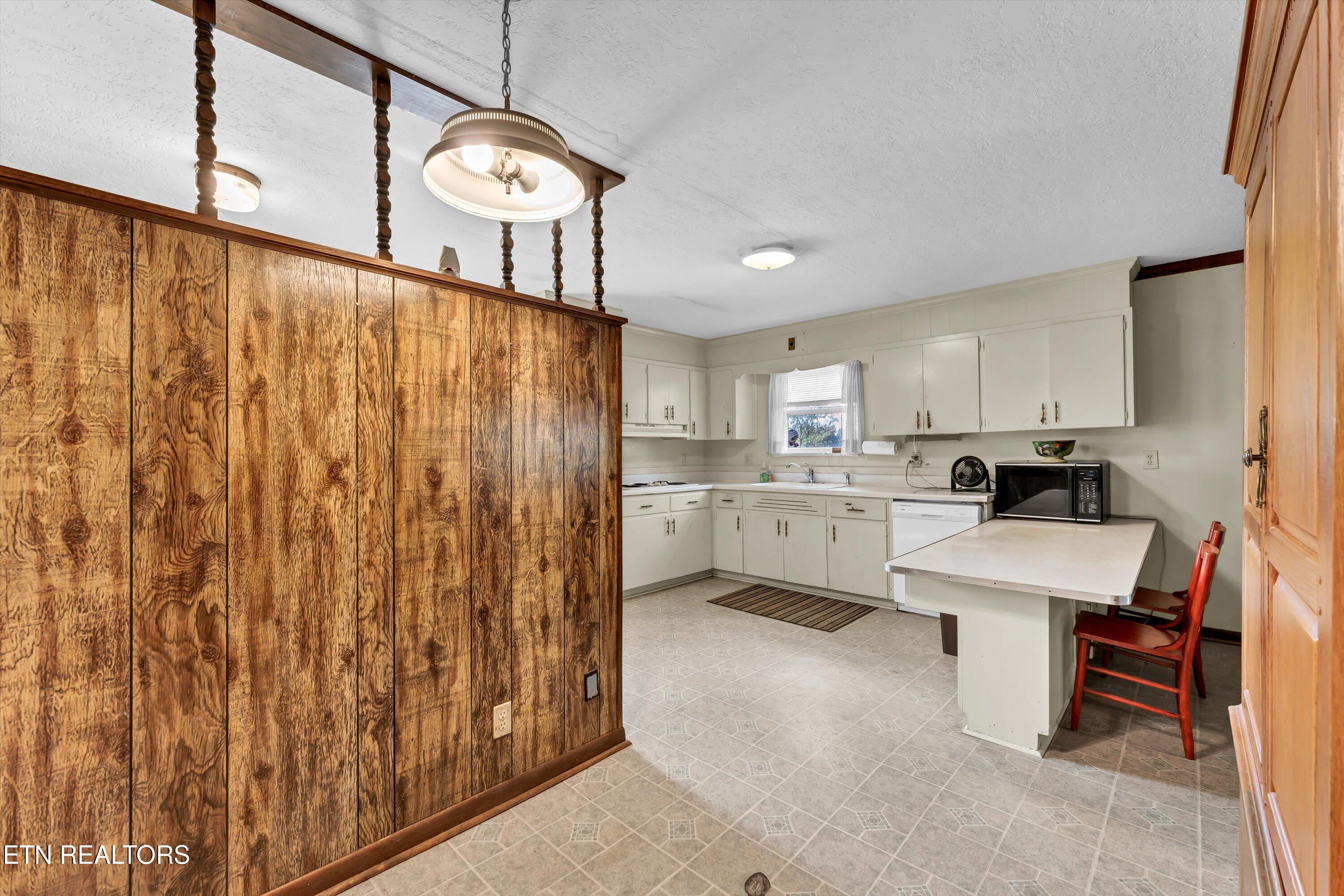 7700 Beaver Ridge Road Knoxville, TN 37931 - Photo 6 of 32 Kitchen