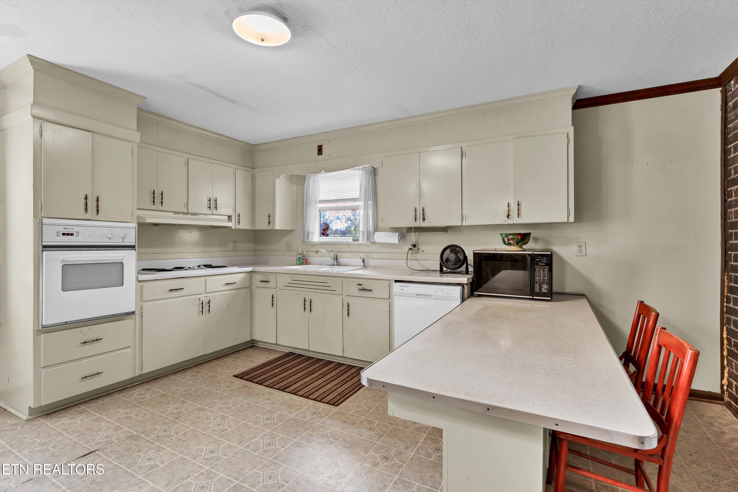 7700 Beaver Ridge Road Knoxville, TN 37931 - Photo 7 of 32 Kitchen