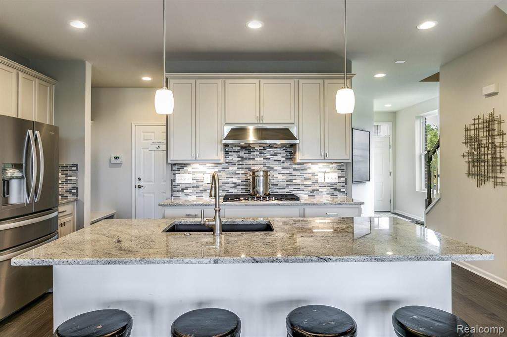 43442 Prospect Lane, Unit 2 Novi, MI 48375 - Photo 2 of 23