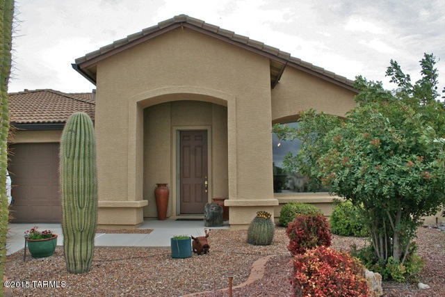 1729 East Redstart Road Green Valley, AZ 85614 - Photo 2 of 39 a front view of a house