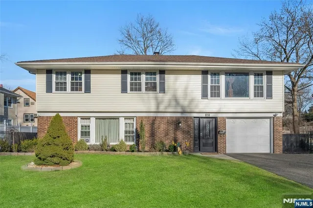 $550,000 | 147 Pine Avenue, New Milford, NJ 07646