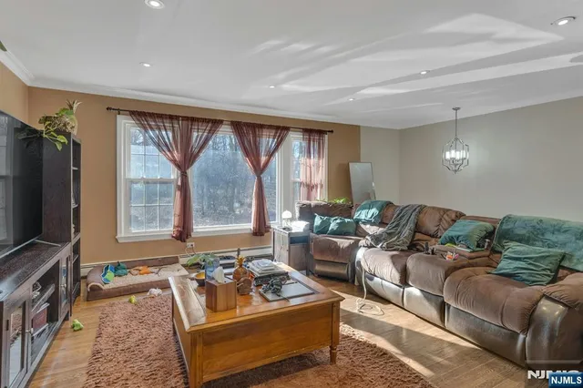 $550,000 | 147 Pine Avenue, New Milford, NJ 07646