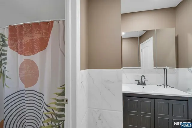 $550,000 | 147 Pine Avenue, New Milford, NJ 07646