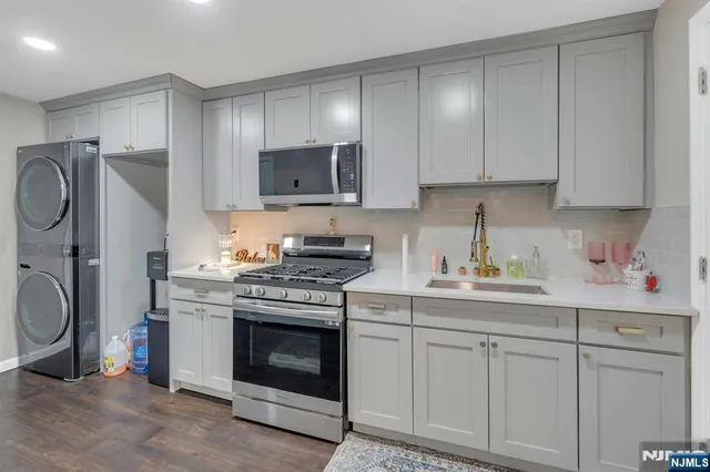 $550,000 | 147 Pine Avenue, New Milford, NJ 07646