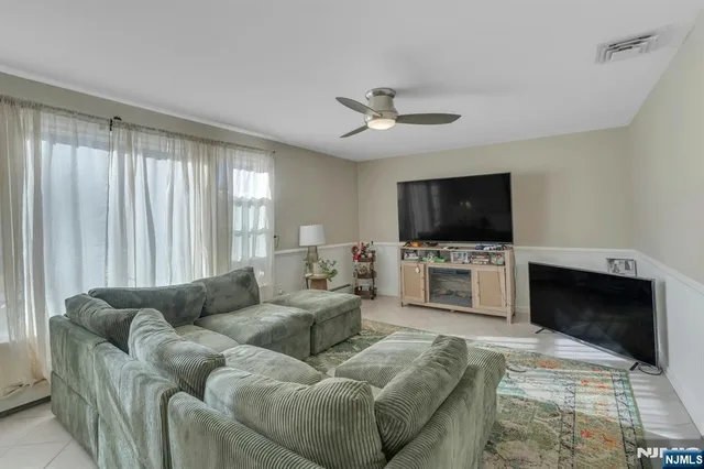 $550,000 | 147 Pine Avenue, New Milford, NJ 07646