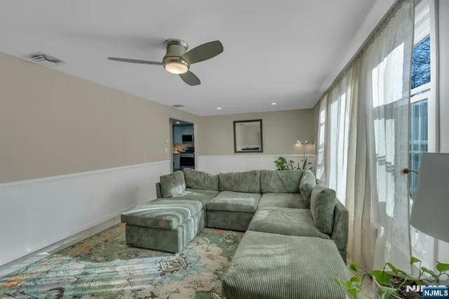 $550,000 | 147 Pine Avenue, New Milford, NJ 07646