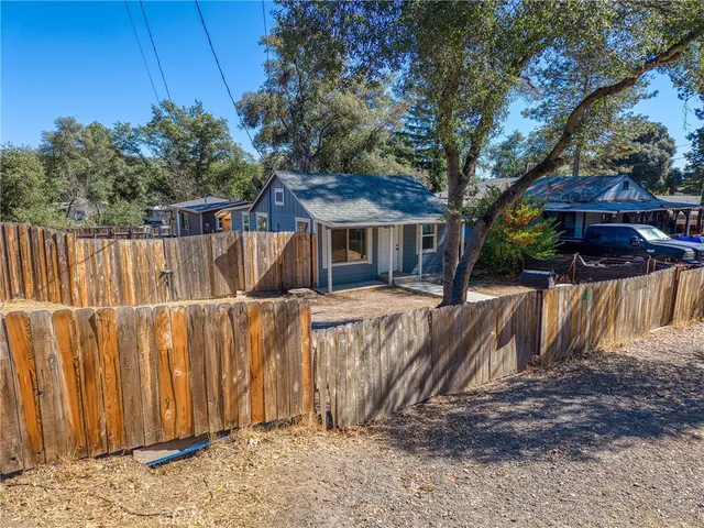 a view of a backyard with sitting area