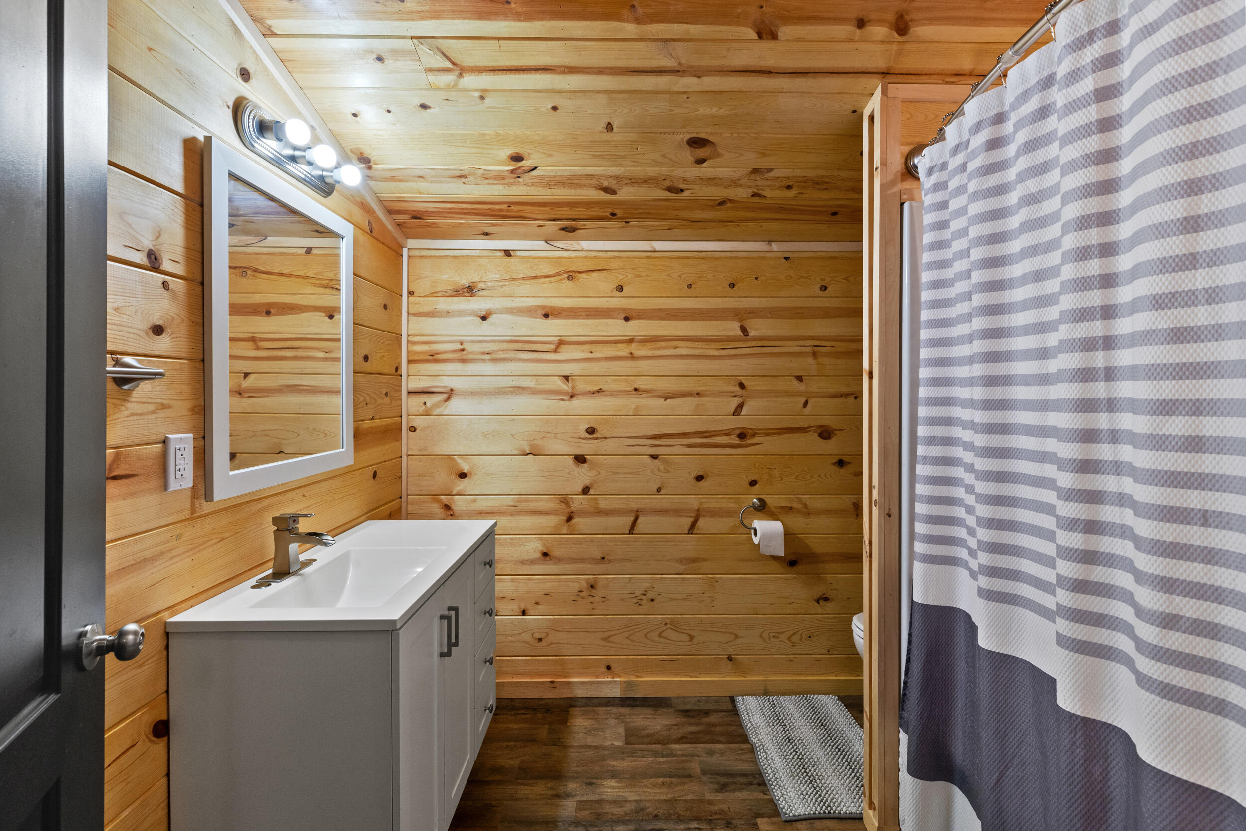 1276 Manning Road Stanton, KY 40380 - Photo 21 of 38 Upstairs Full Bath Main Cabin