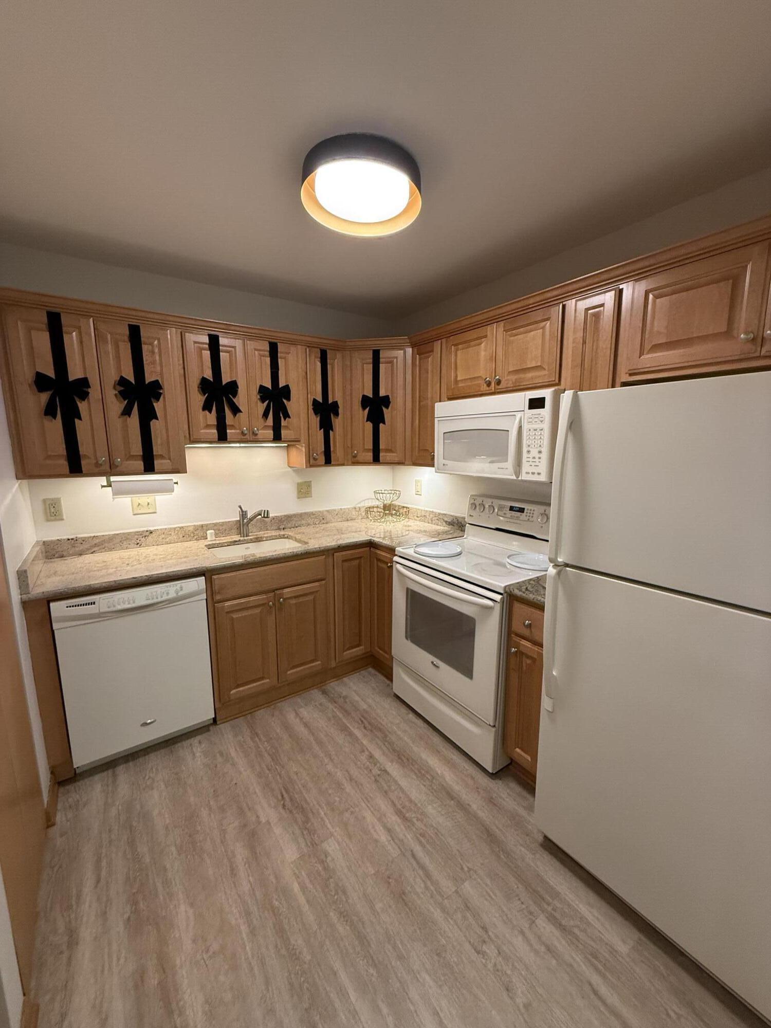 2220 Good Hope Road, Unit 21 Glendale, WI 53209 - Photo 7 of 23 IMG_7286