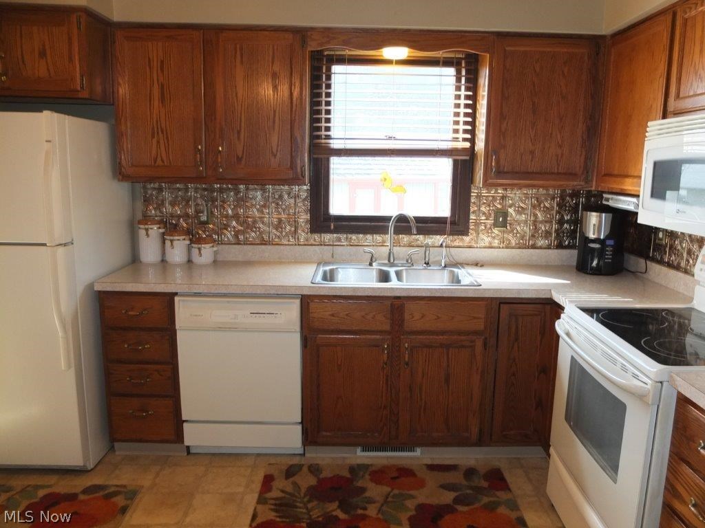 1310 Bravado Road Southwest Canton, OH 44706 - Photo 5 of 23 Kitchen has new flooring, new countertops and new lighting!