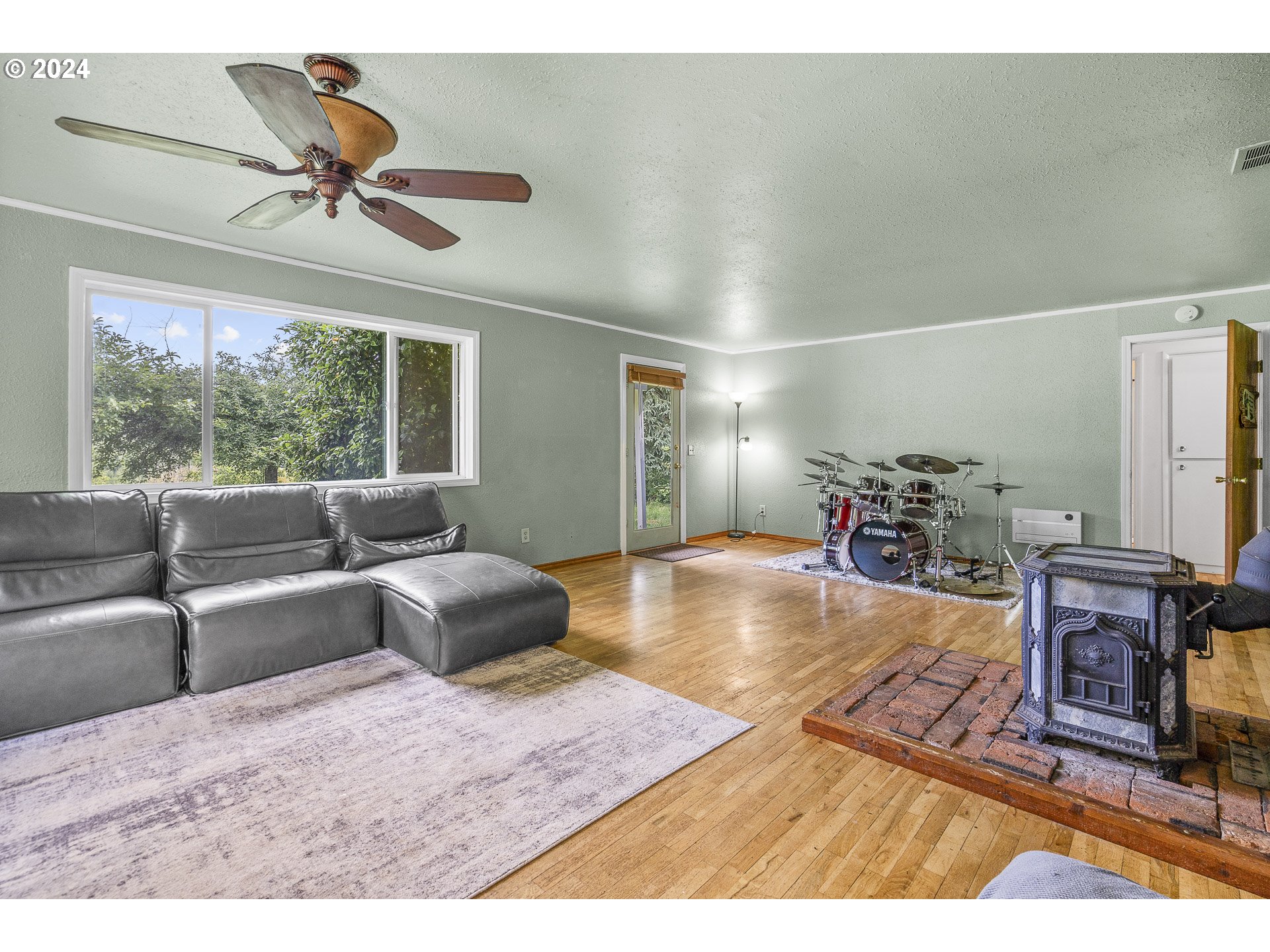 81435 Minnow Creek Road Lowell, OR 97452 - Photo 5 of 48 Gallery Image 5