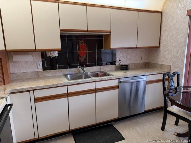 80 Southwest Blackburn Terrace, Unit 3 Stuart, FL 34997 - Photo 10 of 57