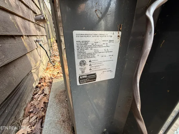 10560 Pleasant Hollow Way, Corryton, TN 37721