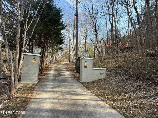 10560 Pleasant Hollow Way, Corryton, TN 37721