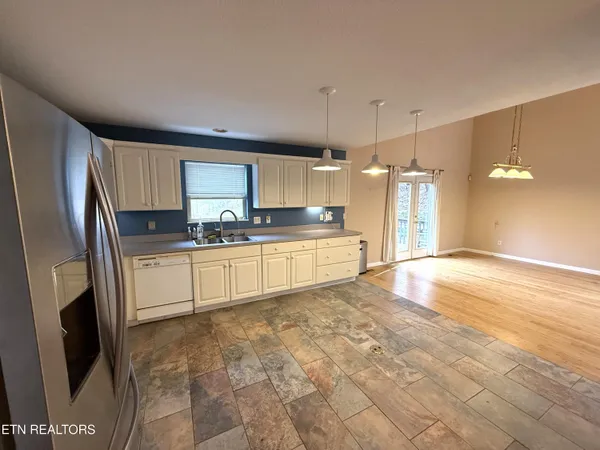 10560 Pleasant Hollow Way, Corryton, TN 37721