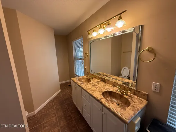 10560 Pleasant Hollow Way, Corryton, TN 37721