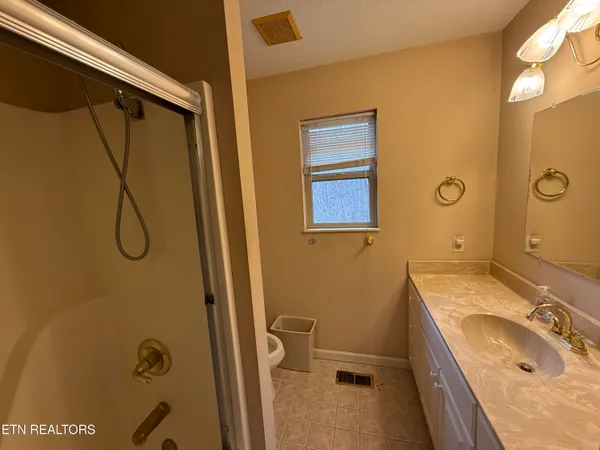 10560 Pleasant Hollow Way, Corryton, TN 37721