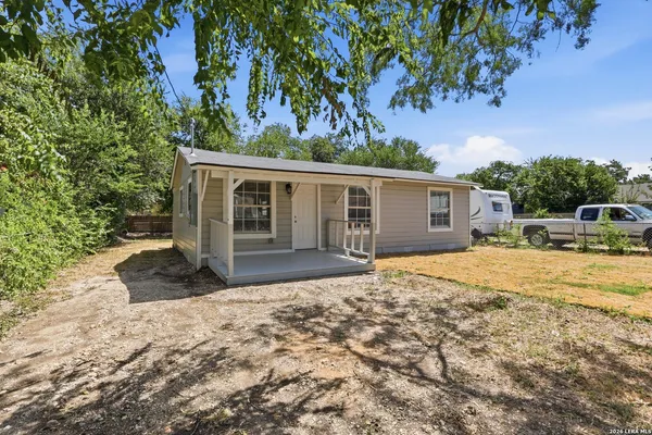 $1,250 | 606 South San Joaquin Avenue, San Antonio, TX 78237