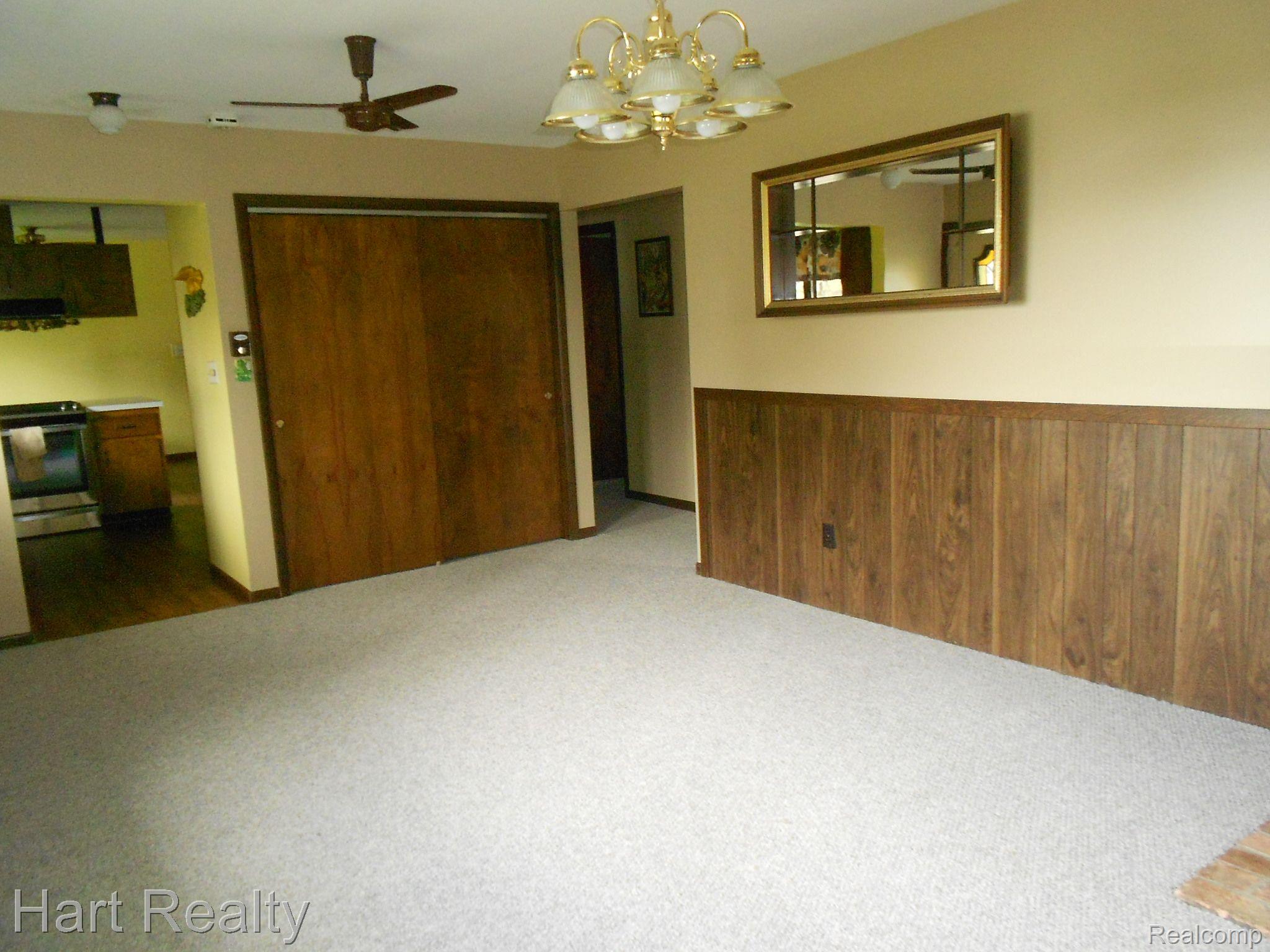 693 Davis Street Sebewaing, MI 48759 - Photo 30 of 42 Living room