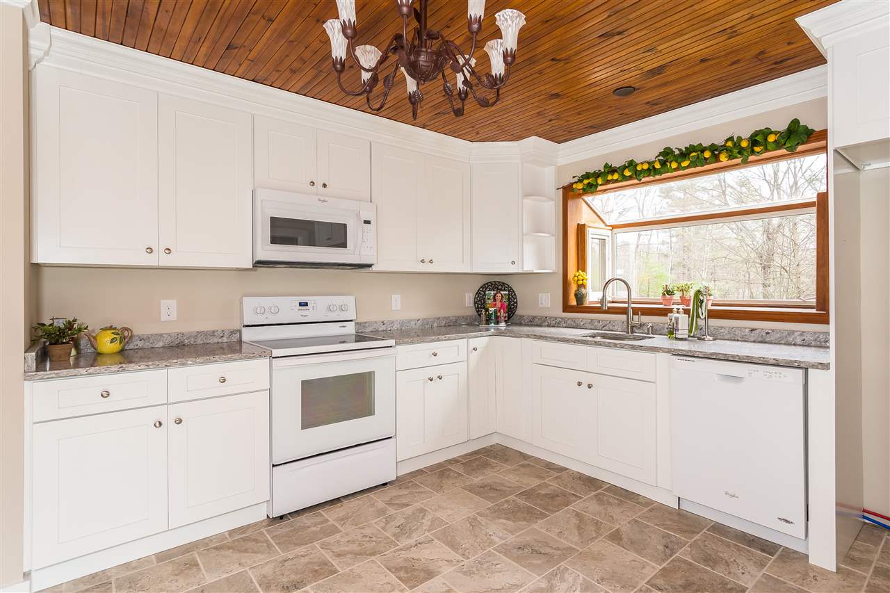 323 North Pond Road Chester, NH 03036 - Photo 8 of 33