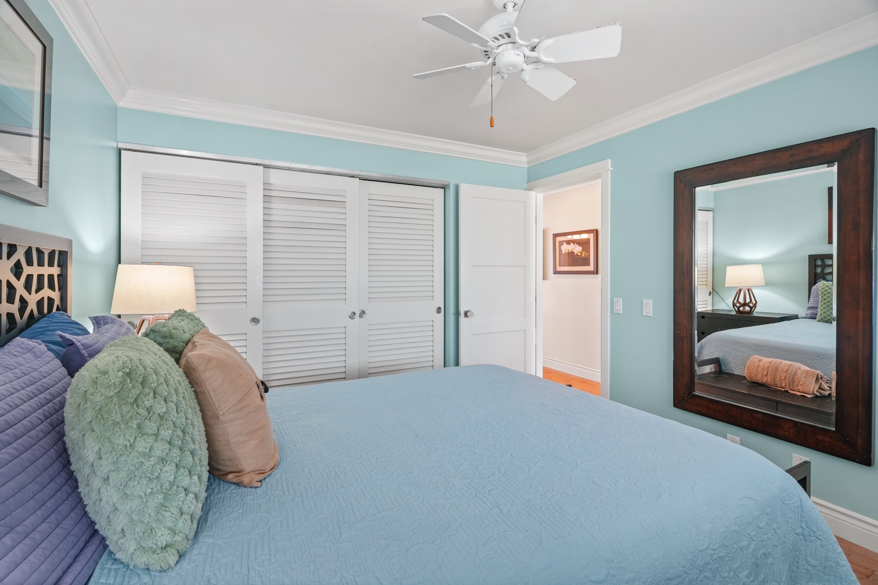 320 Papaloa Road, Unit 308 Kapaa, HI 96746 - Photo 14 of 26 a bedroom with a large bed and wooden floor