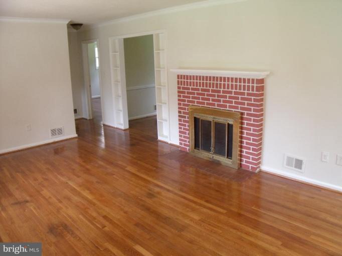 9705 Cottrell Terrace Silver Spring, MD 20903 - Photo 6 of 30 Living Room