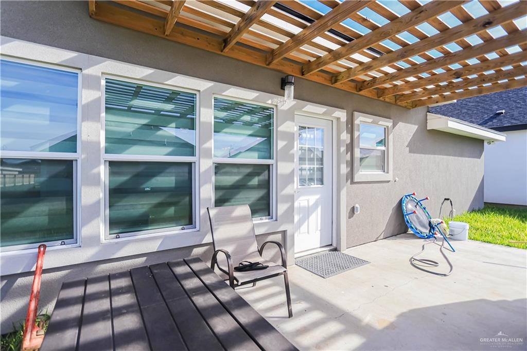 823 Whitewing Street Alamo, TX 78516 - Photo 14 of 15 a room with furniture and window