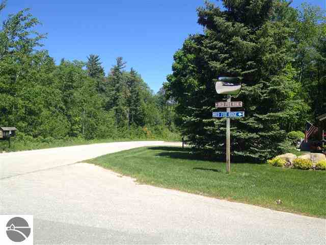 263 Red Fox Ridge Traverse City, MI 49686 - Photo 20 of 21 1746640-19.JPG