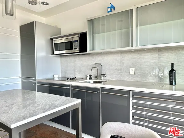 $4,850 | 999 North Doheny Drive, Unit 1207, West Hollywood, CA 90069