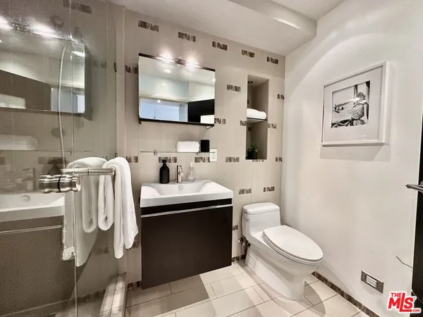 $4,850 | 999 North Doheny Drive, Unit 1207, West Hollywood, CA 90069