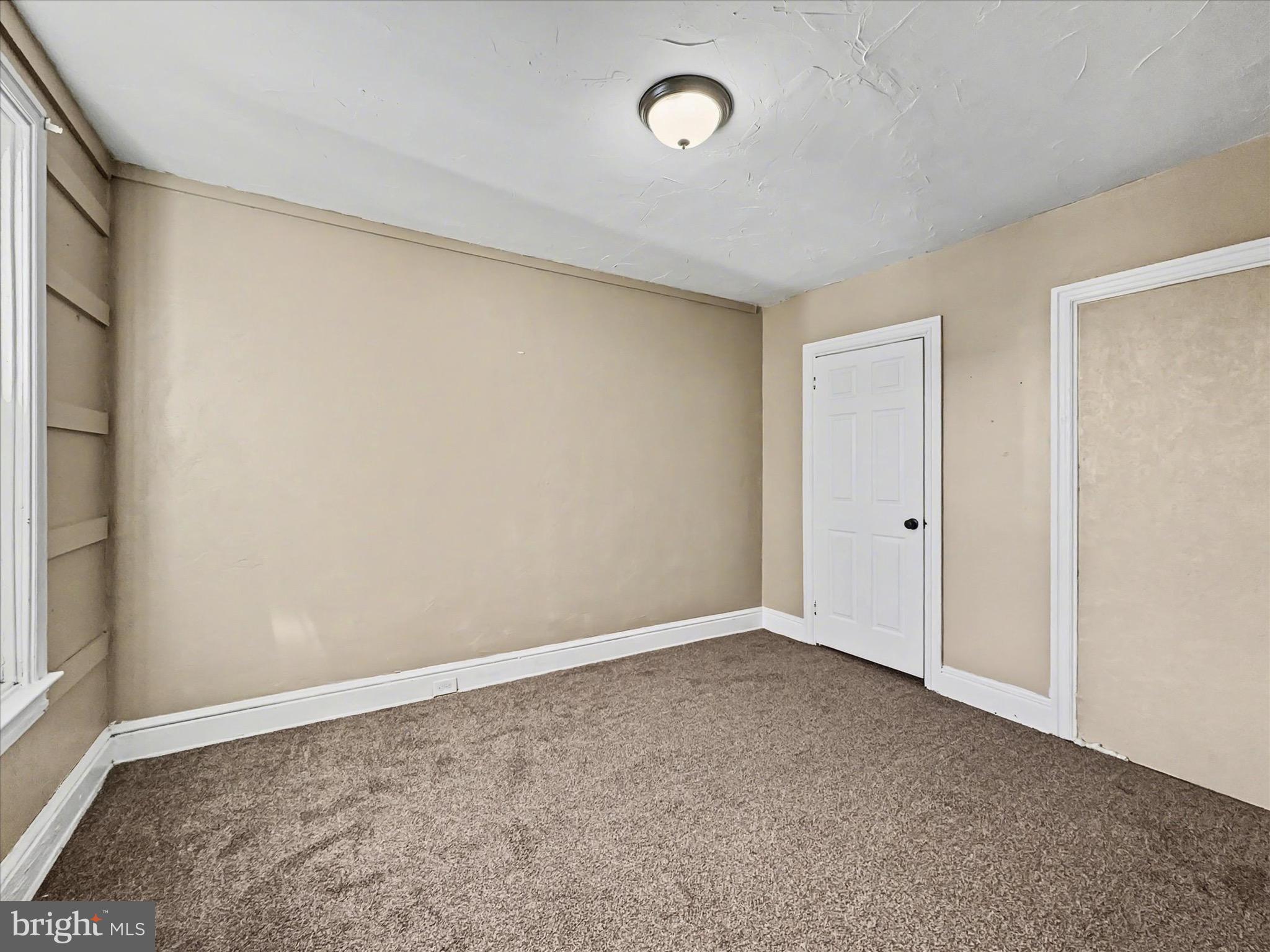 830 East Philadelphia Street York, PA 17403 - Photo 15 of 27 an empty room with a natural light