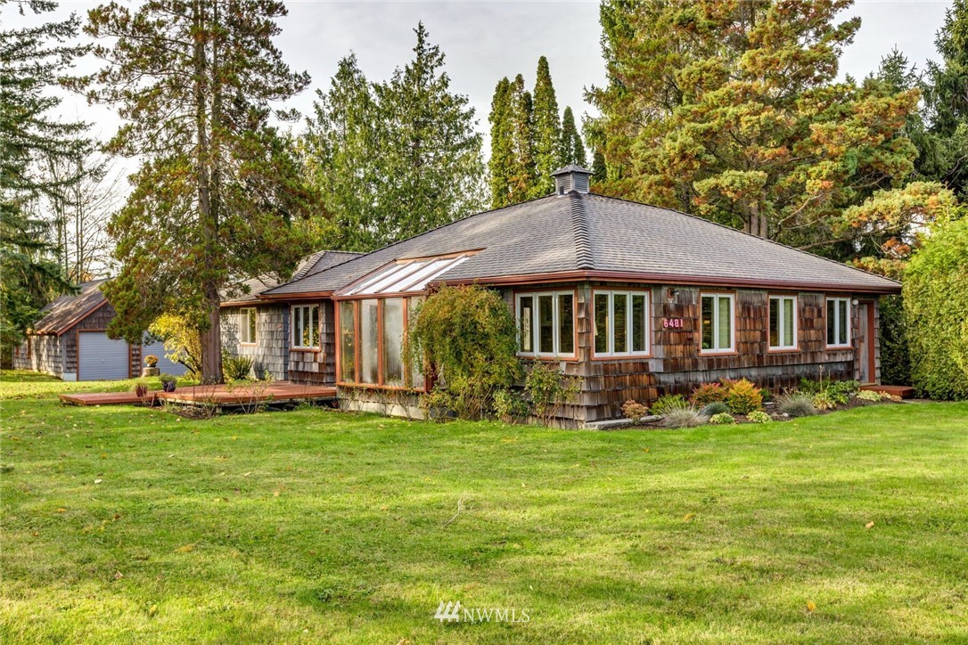 6481 Noon Road Everson, WA 98247 - Photo 1 of 25 a front view of a house with a garden