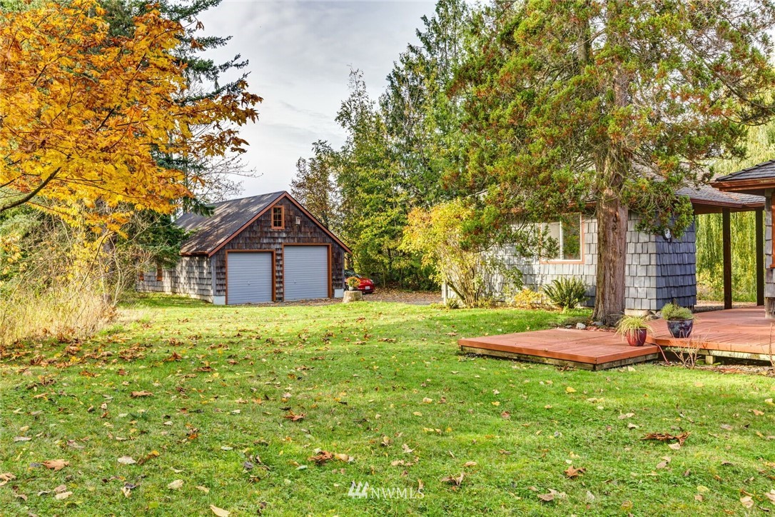 6481 Noon Road Everson, WA 98247 - Photo 19 of 25 a backyard of a house with table and chairs