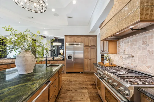 $2,025,000 | 5310 Woodway Drive, Houston, TX 77056