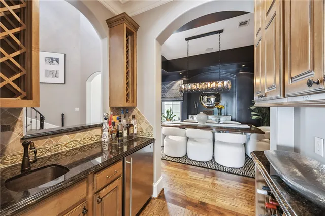 $2,025,000 | 5310 Woodway Drive, Houston, TX 77056