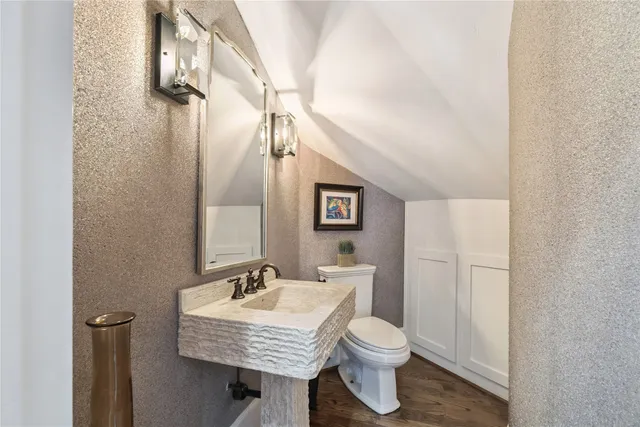 $2,025,000 | 5310 Woodway Drive, Houston, TX 77056