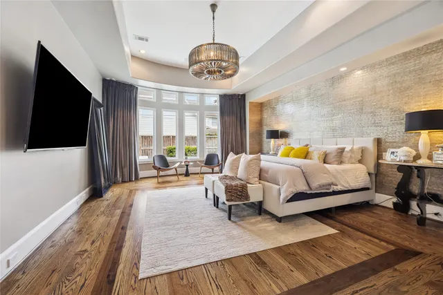 $2,025,000 | 5310 Woodway Drive, Houston, TX 77056