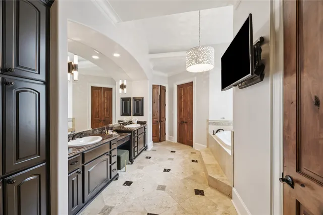 $2,025,000 | 5310 Woodway Drive, Houston, TX 77056