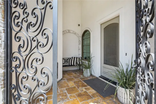 $2,025,000 | 5310 Woodway Drive, Houston, TX 77056