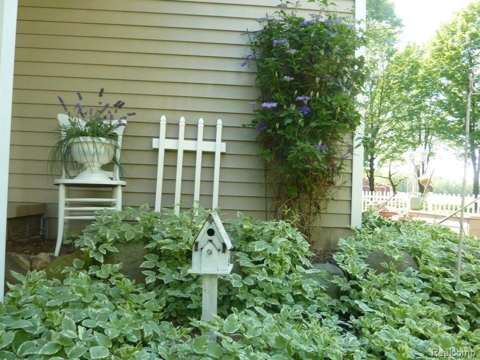 8721 Winans Lake Road Brighton, MI 48116 - Photo 28 of 29 Landscaping