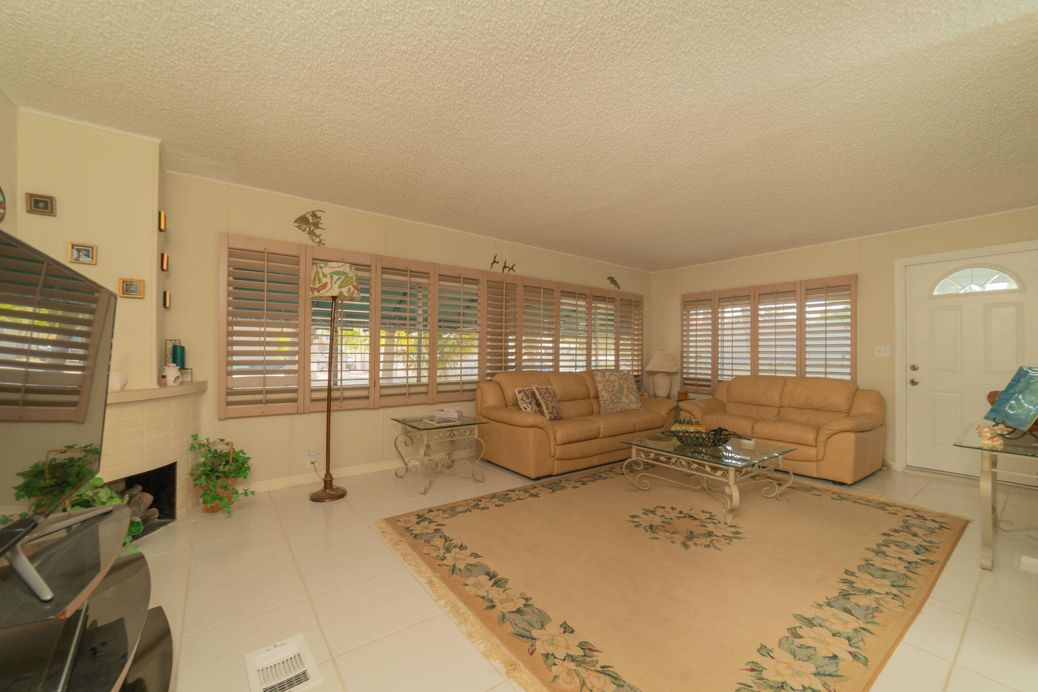142 Long Key Road Key Largo, FL 33037 - Photo 13 of 73 Living Room