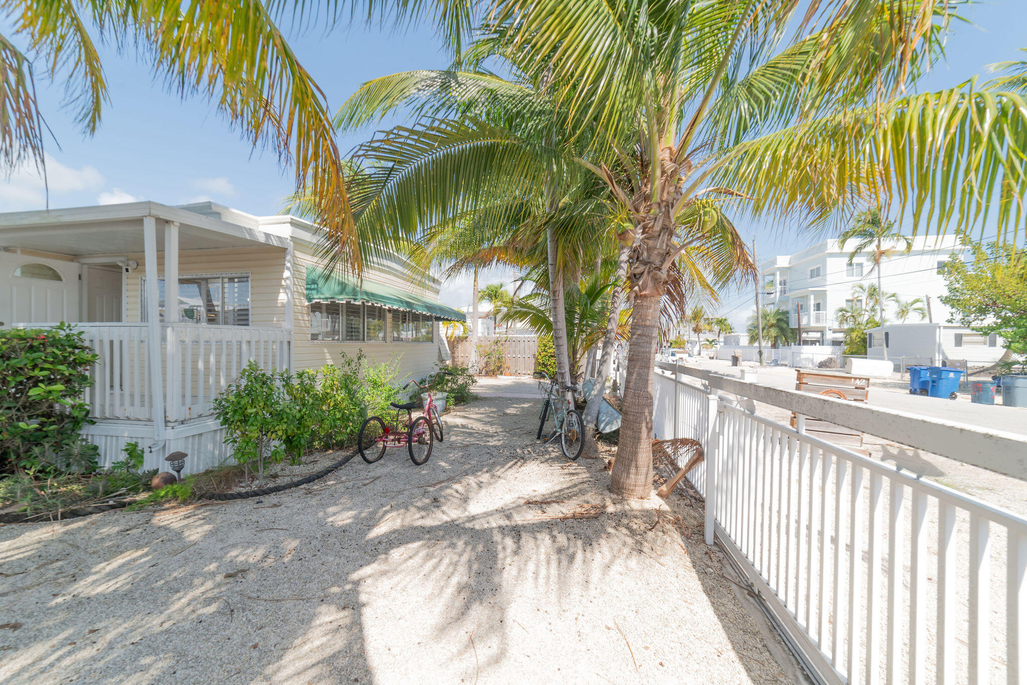 142 Long Key Road Key Largo, FL 33037 - Photo 8 of 73 Front of House