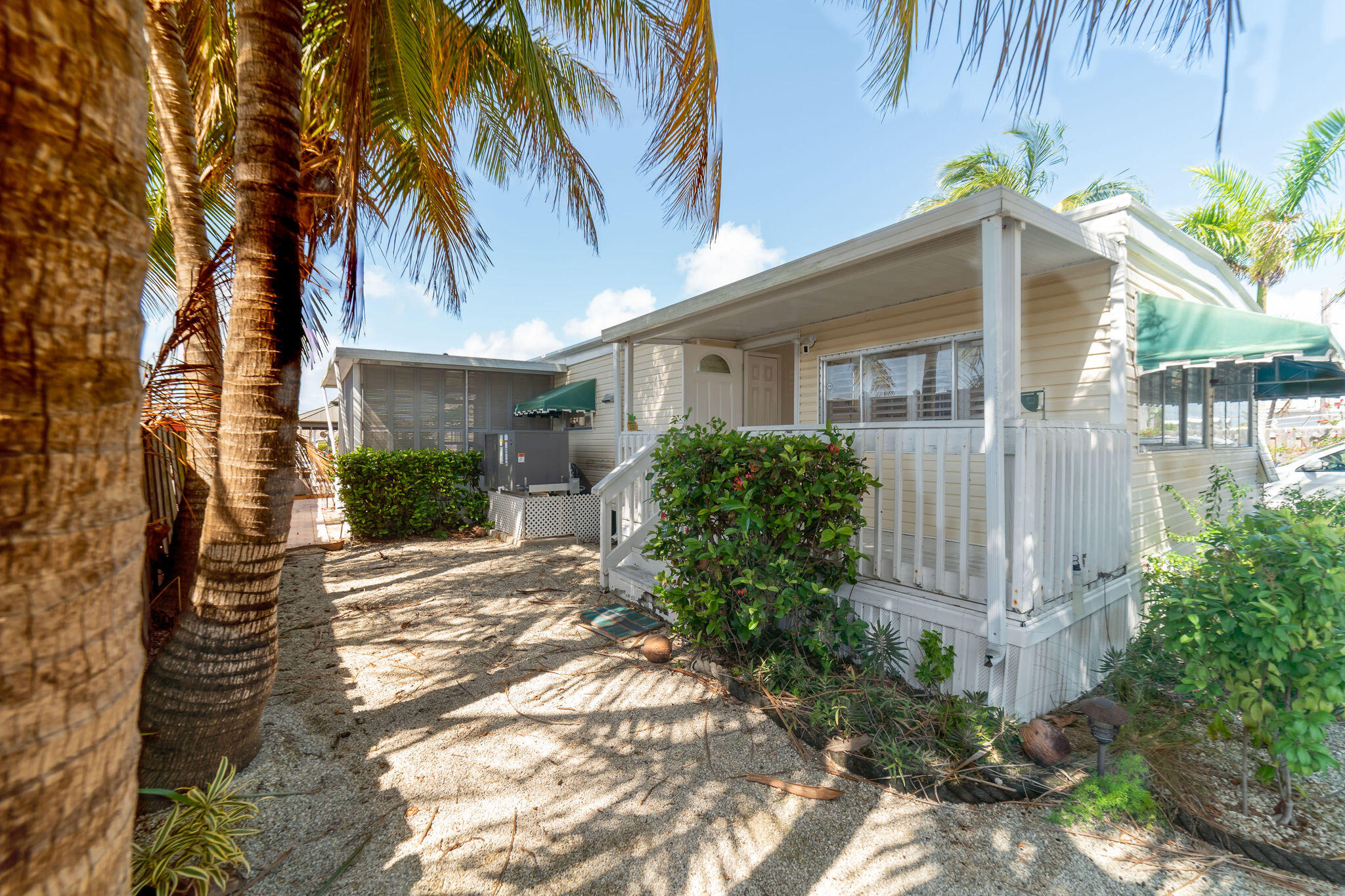 142 Long Key Road Key Largo, FL 33037 - Photo 9 of 73 Front Porch
