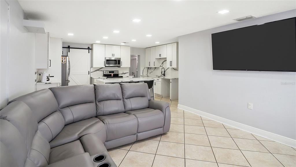 6424 Yorkshire Road Tampa, FL 33634 - Photo 7 of 59 Gallery Image 7