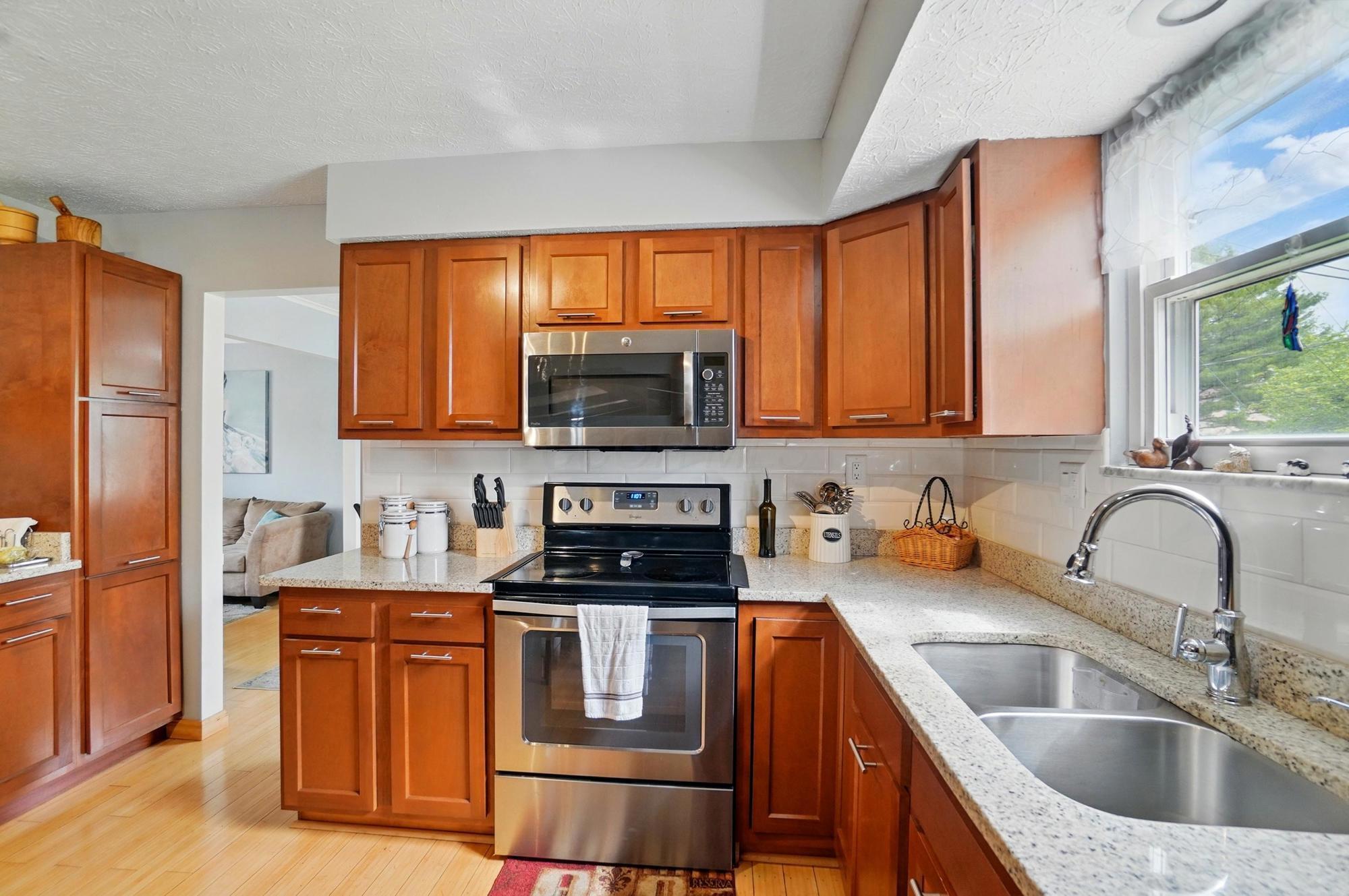 5508 Aspen Road Columbus, OH 43229 - Photo 14 of 40 Eat in Kitchen