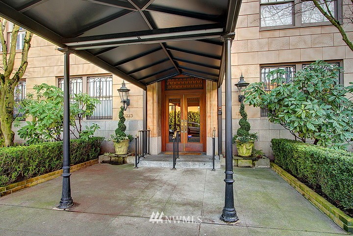 1223 Spring Street, Unit 400 Seattle, WA 98104 - Photo 2 of 13