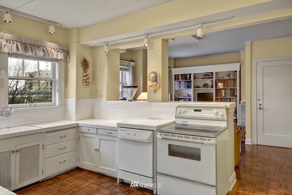 1223 Spring Street, Unit 400 Seattle, WA 98104 - Photo 8 of 13