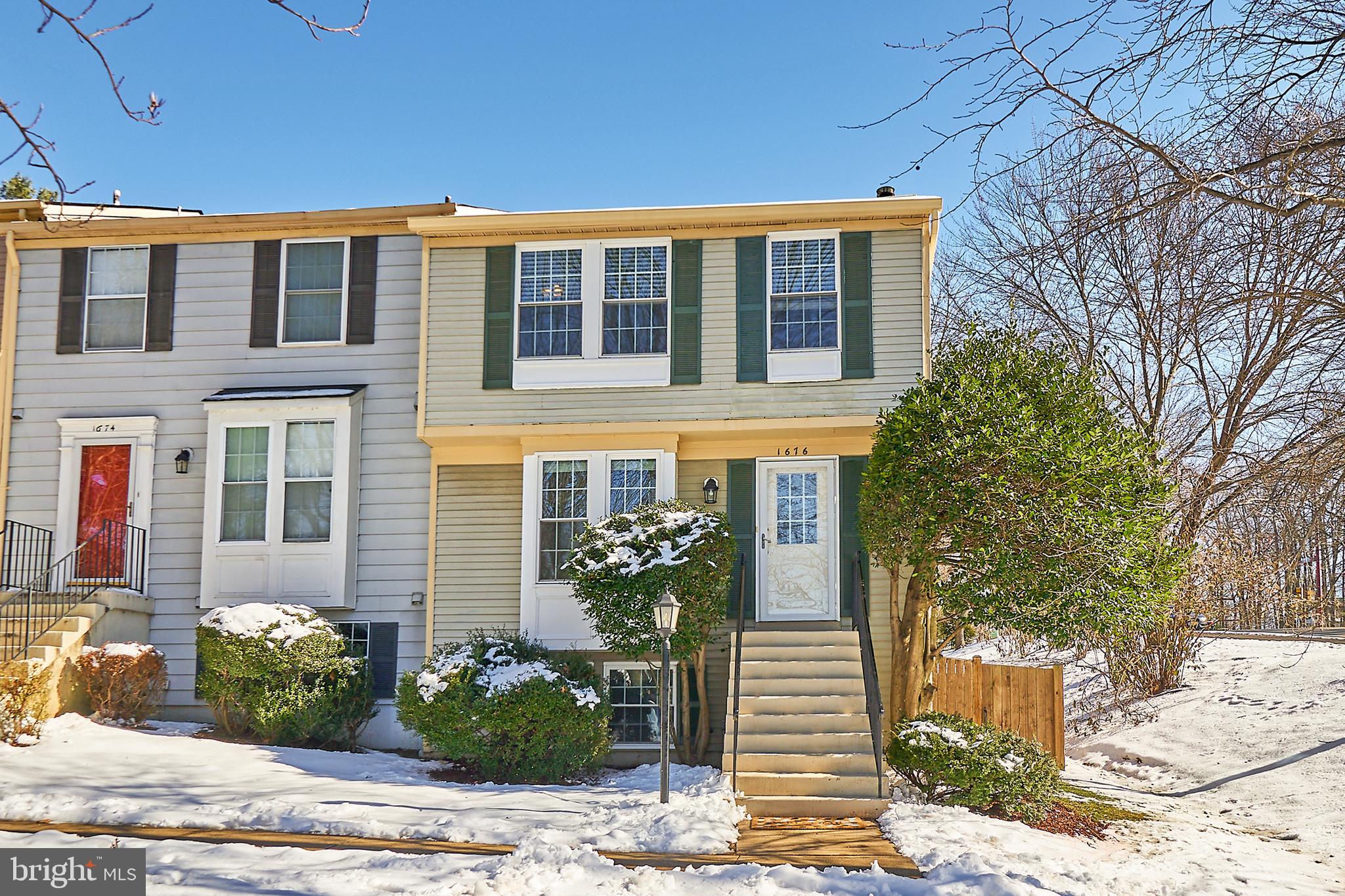 1676 Bayfield Way Reston, VA 20194 - Photo 2 of 30 Beautiful 3 level end-unit townhouse