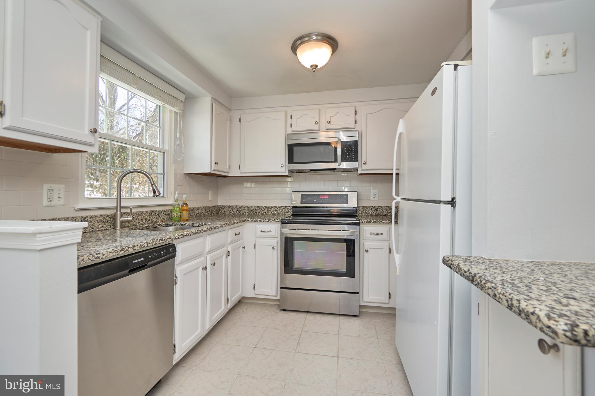 1676 Bayfield Way Reston, VA 20194 - Photo 11 of 30 Upgraded kitchen with granite counters