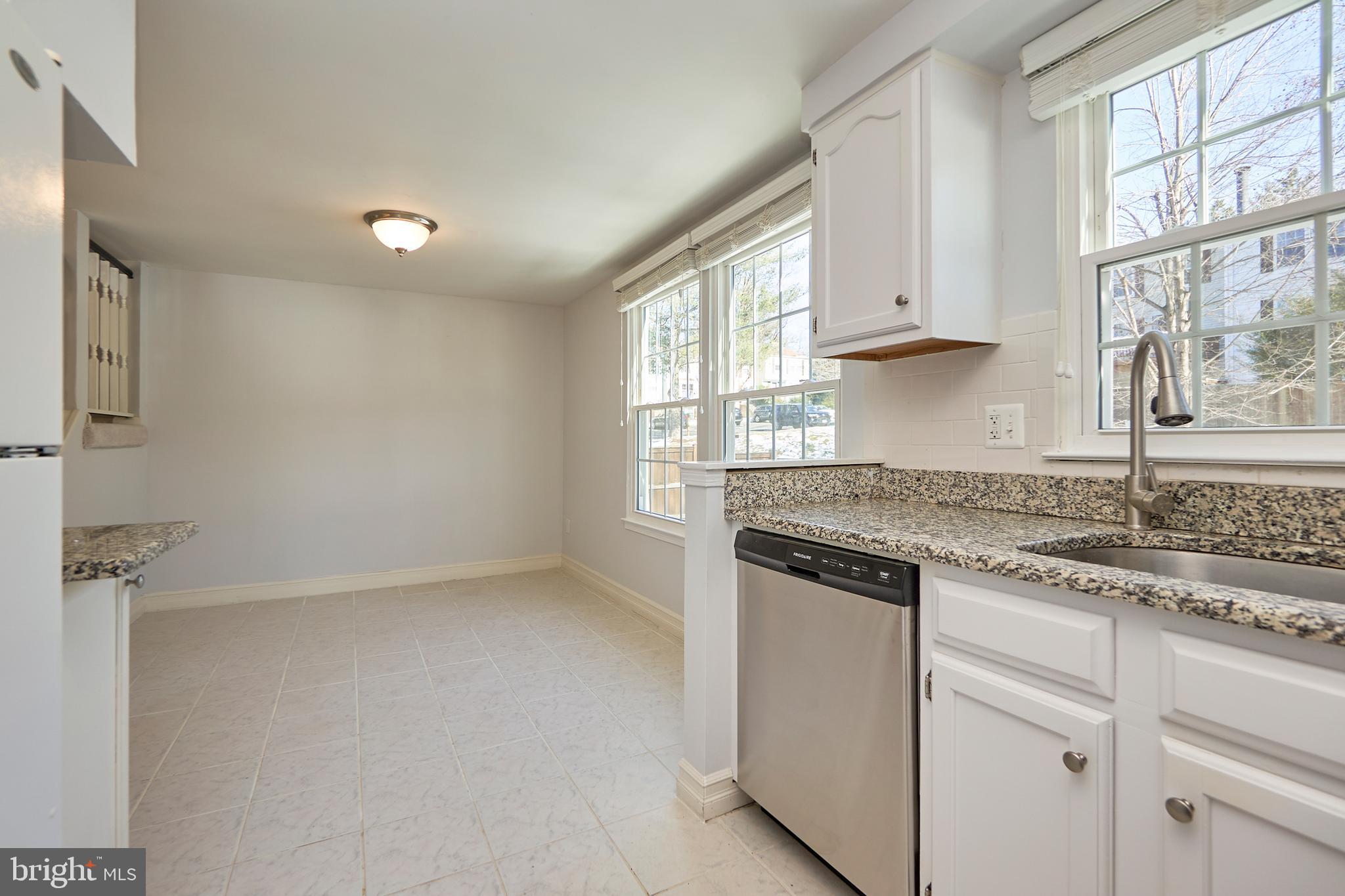 1676 Bayfield Way Reston, VA 20194 - Photo 14 of 30 Large eat-in kitchen area